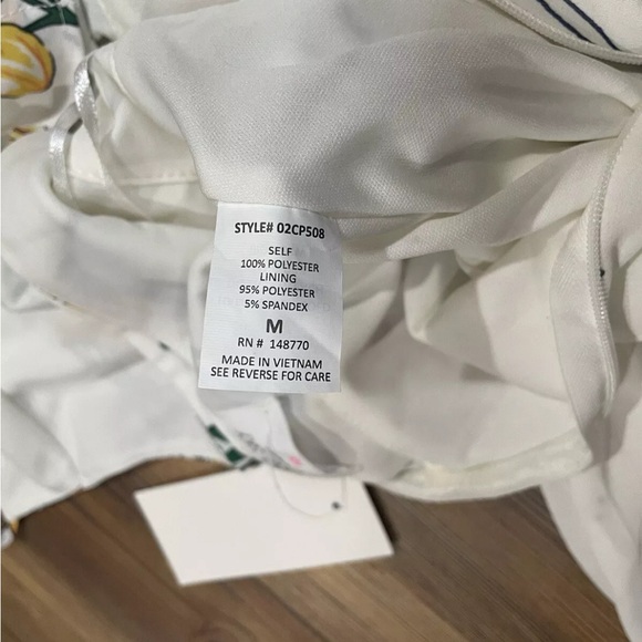 NEW Sienna Sky White Yellow Floral Shorts Romper Medium Back Tie Open Summer - Picture 5 of 8